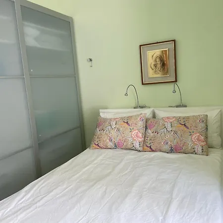 With Sea View & Spacious Terrace Menton