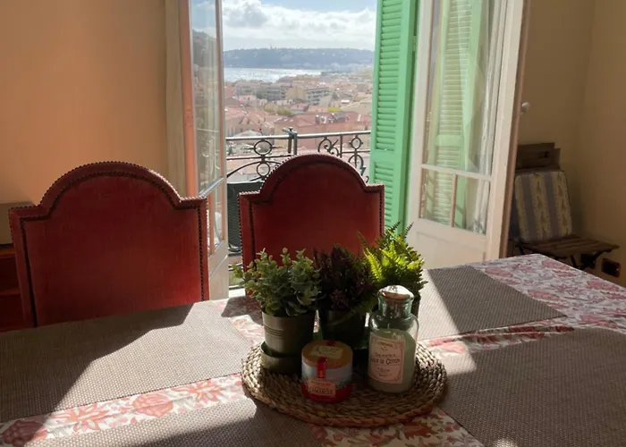 With Sea View & Spacious Terrace * マントン