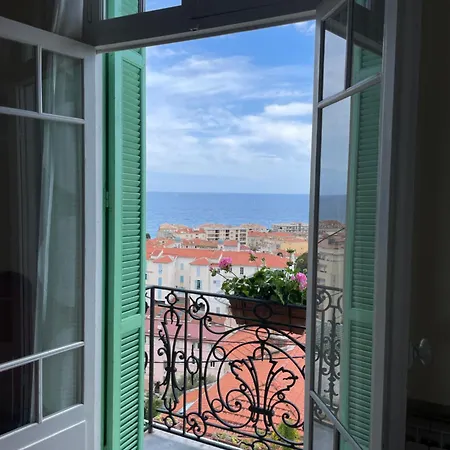 With Sea View & Spacious Terrace شقة