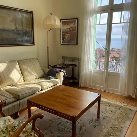 Apartament With Sea View & Spacious Terrace *