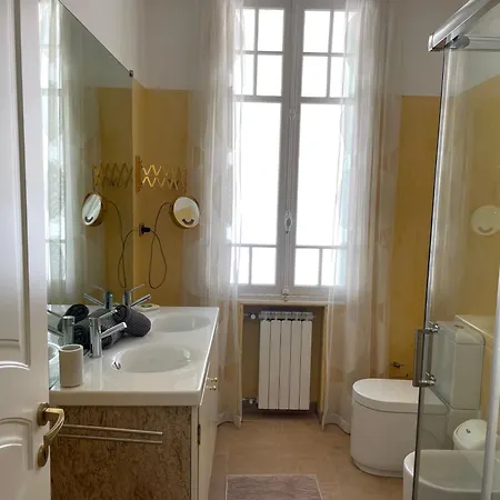 With Sea View & Spacious Terrace شقة *