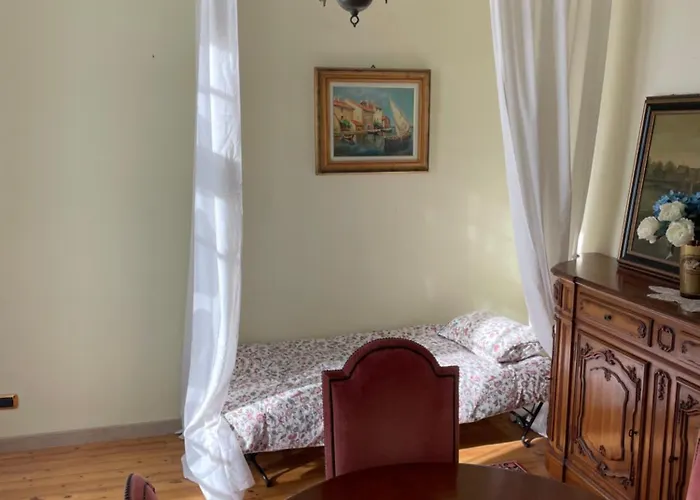 With Sea View & Spacious Terrace מנטון