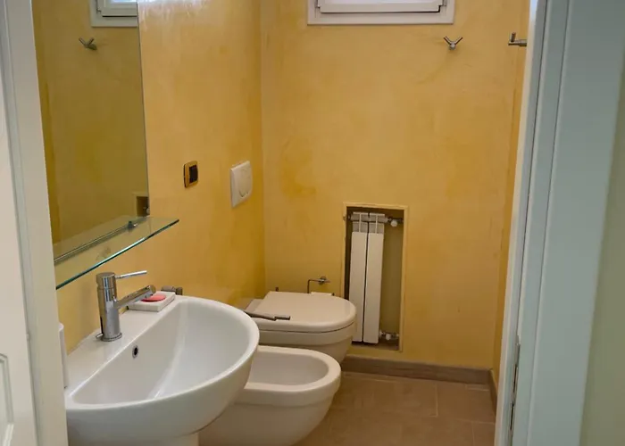 With Sea View & Spacious Terrace מנטון